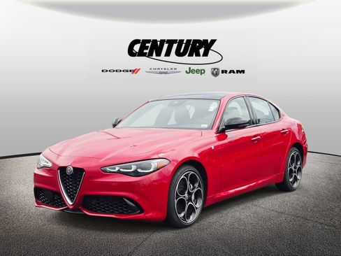 Used 2024 Alfa Romeo Giulia Ti AWD/4WD image 8