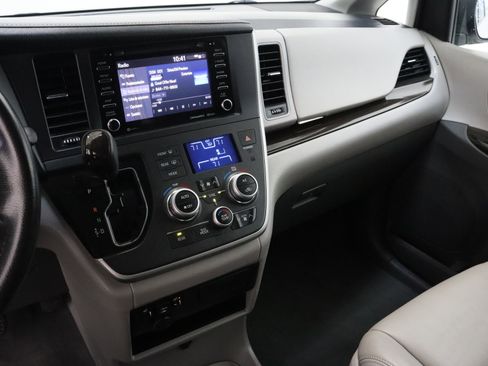 Used 2020 Toyota Sienna XLE w/ XLE Navigation Package image 16