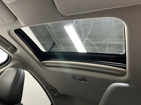 Used 2020 Honda HR-V Touring image 10