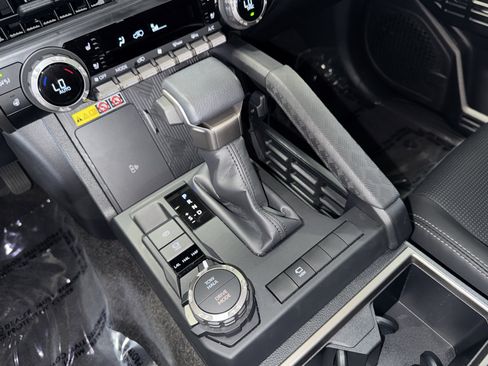 Used 2025 Toyota 4Runner Limited AWD/4WD image 29