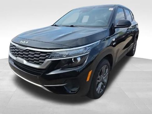 Used 2023 Kia Seltos LX AWD/4WD image 3