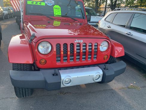 Used 2013 Jeep Wrangler Unlimited Sahara w/ Connectivity Group AWD/4WD image 4