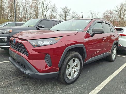 Used 2021 Toyota RAV4 LE image 2