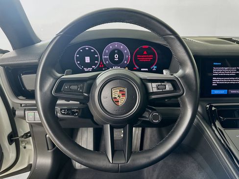 Used 2025 Porsche Panamera RWD image 20