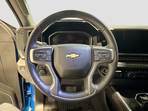Used 2023 Chevrolet Silverado 1500 LTZ w/ Z71 Off-Road Package AWD/4WD image 9