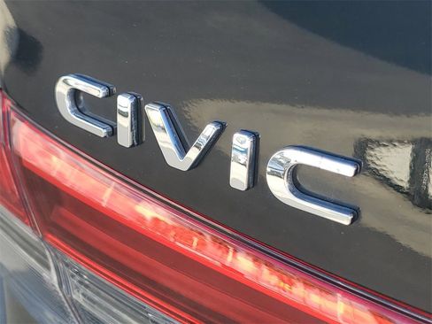 Used 2023 Honda Civic Sport image 8