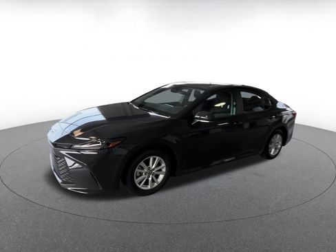 Used 2025 Toyota Camry LE image 7