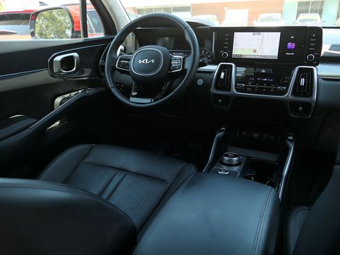 Used 2023 Kia Sorento EX w/ Panoramic Sunroof Package FWD image 24