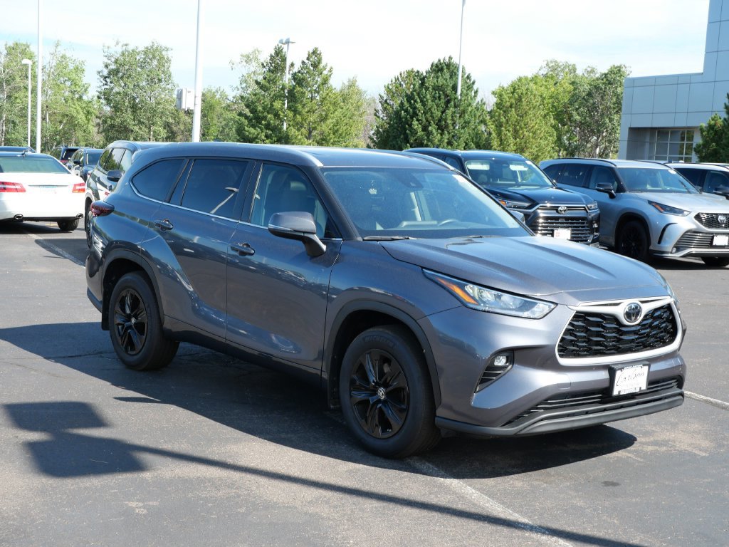 Used 2024 Toyota Highlander XLE AWD/4WD image 2