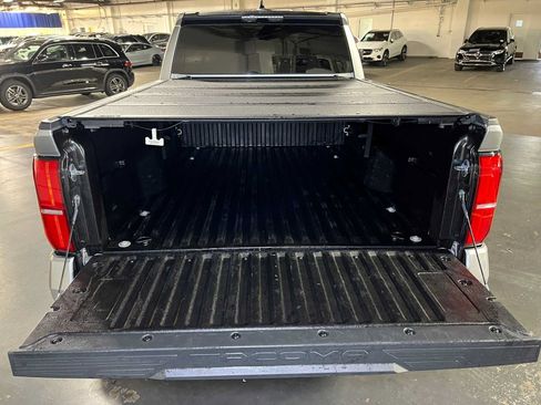 Used 2025 Toyota Tacoma SR5 AWD/4WD image 15