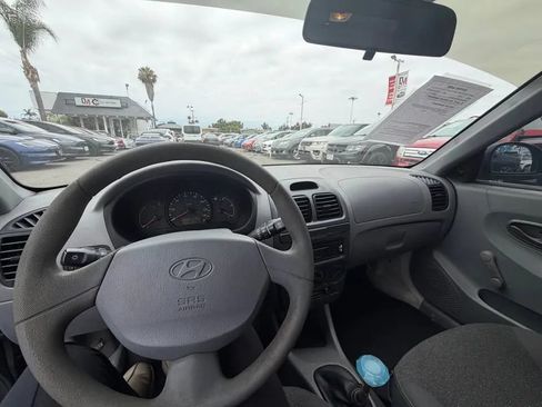 Used 2004 Hyundai Accent Hatchback FWD image 6
