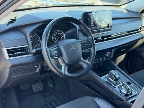 Used 2024 Mitsubishi Outlander SE image 28