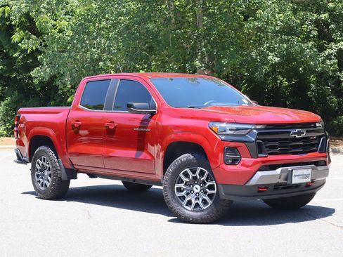 Used 2024 Chevrolet Colorado Z71 w/ Advanced Trailering Package AWD/4WD image 2