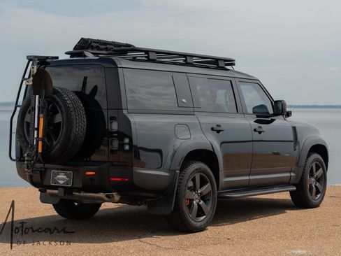 Used 2023 Land Rover Defender 130 SE AWD/4WD image 5