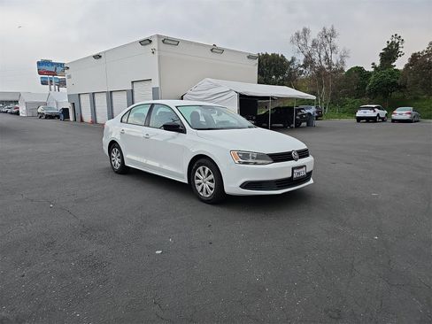 Used 2014 Volkswagen Jetta S image 3