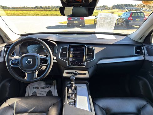Used 2017 Volvo XC90 T6 Momentum image 12