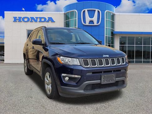 Used 2018 Jeep Compass Latitude w/ Cold Weather Group AWD/4WD image 18