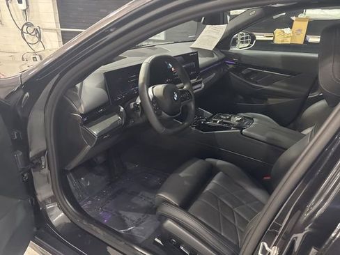 Used 2025 BMW 530i xDrive AWD/4WD image 11