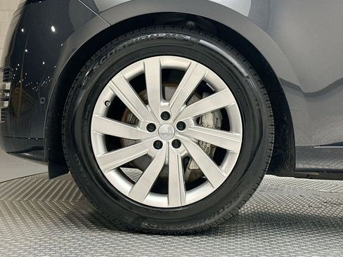 Certified 2025 Land Rover Range Rover SE AWD/4WD image 17