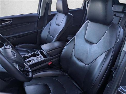 Used 2022 Ford Edge Titanium image 15
