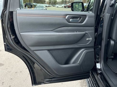 New 2026 Nissan Armada SL w/ Captain's Chari Seat Package image 27