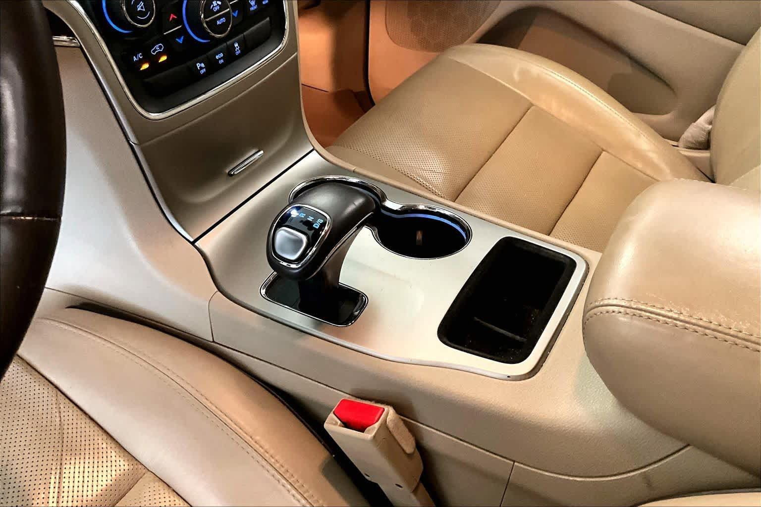 Used 2015 Jeep Grand Cherokee Overland RWD image 14
