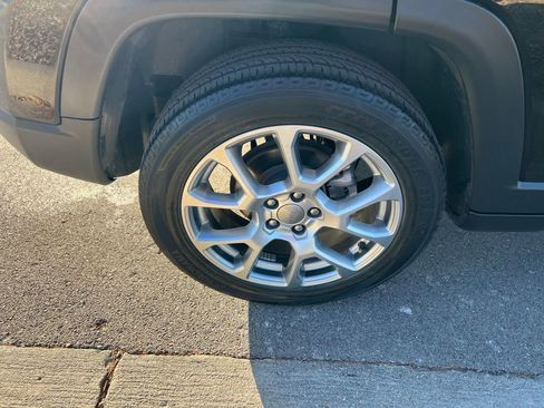 Used 2022 Jeep Compass Latitude image 11