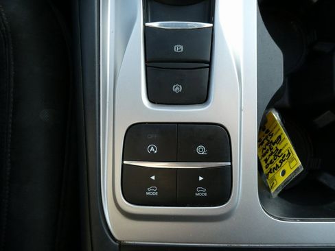 Used 2020 Ford Explorer XLT image 29