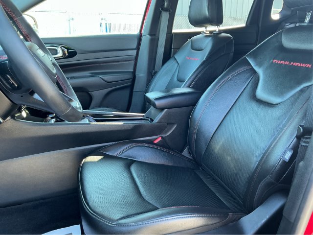 Used 2025 Jeep Compass Trailhawk w/ Trailhawk Elite Group AWD/4WD image 9