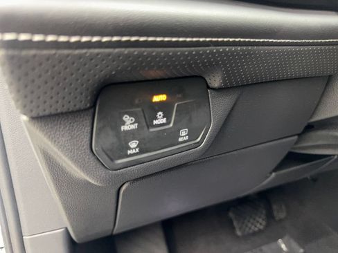 Used 2025 Volkswagen Atlas Cross Sport SE FWD image 56
