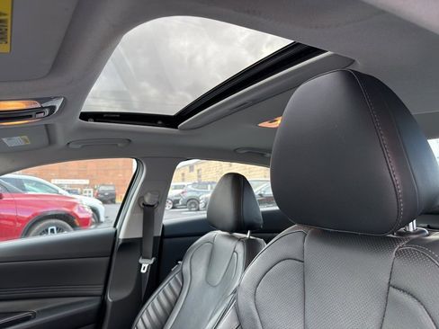 Used 2022 Hyundai Elantra Limited image 15