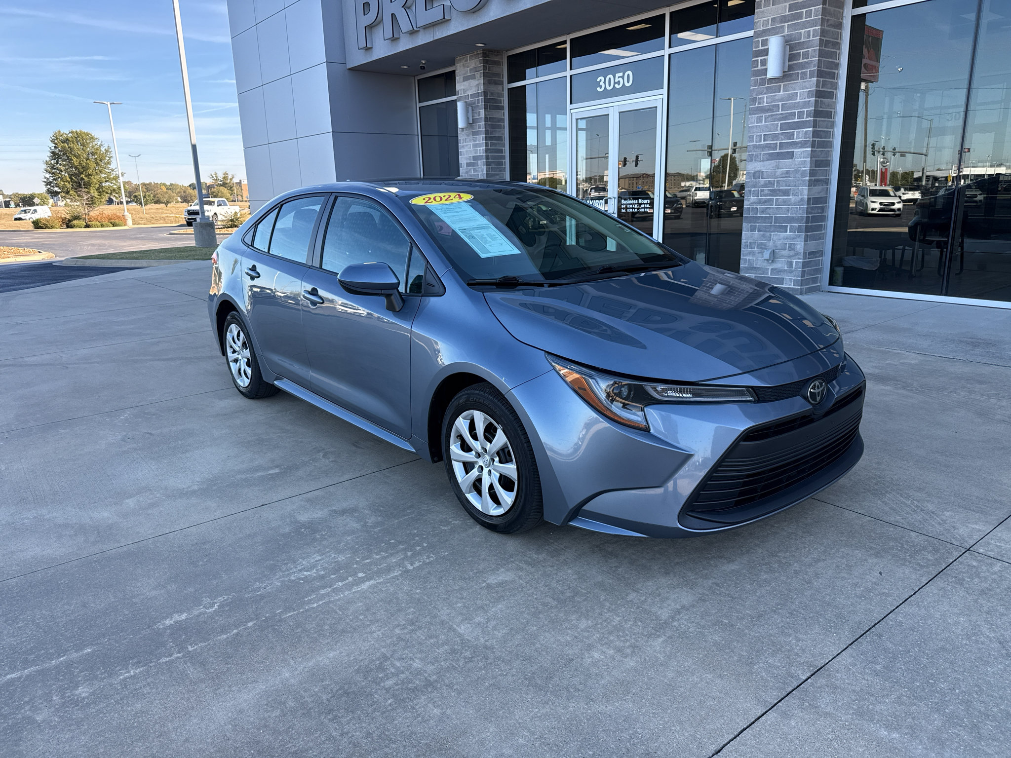 Used 2024 Toyota Corolla LE FWD image 1