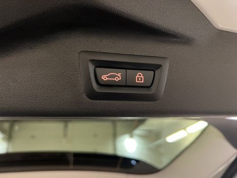 Used 2023 BMW X7 xDrive40i w/ Premium Package image 44