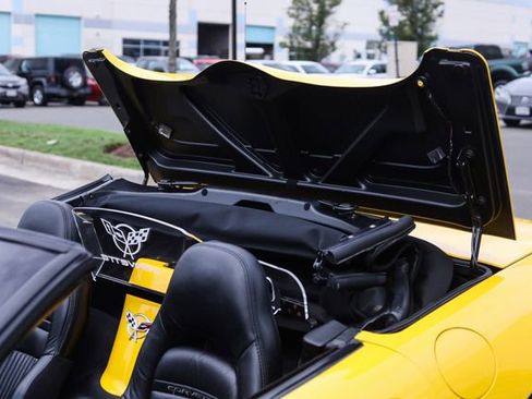 Used 2003 Chevrolet Corvette Convertible w/ Preferred Equipment Group1 RWD image 36