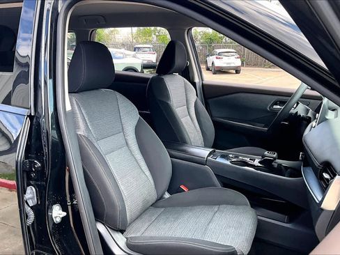 Used 2021 Nissan Rogue SV image 9