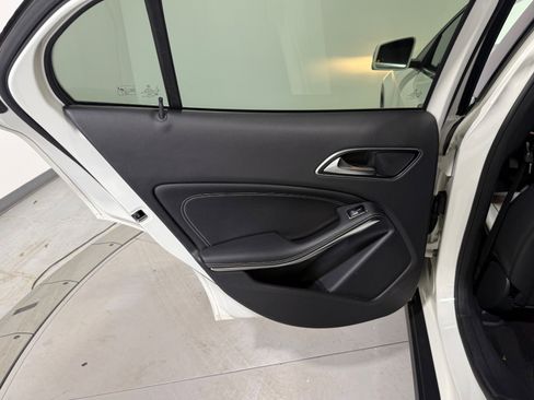 Used 2015 Mercedes-Benz GLA 250 AWD image 34