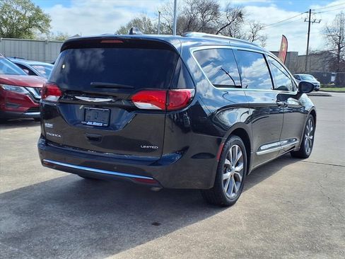 Used 2020 Chrysler Pacifica Limited image 4