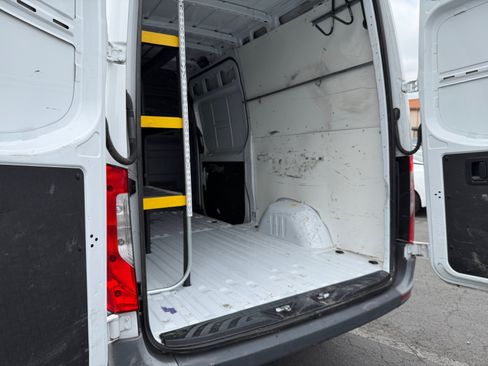 Used 2023 Mercedes-Benz Sprinter 2500 image 19