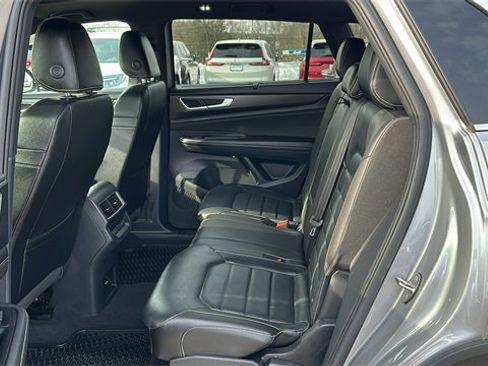 Used 2024 Volkswagen Atlas Cross Sport SEL R-Line image 21