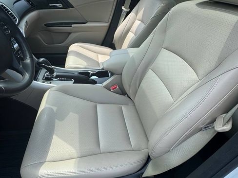 Used 2015 Honda Accord Touring image 10