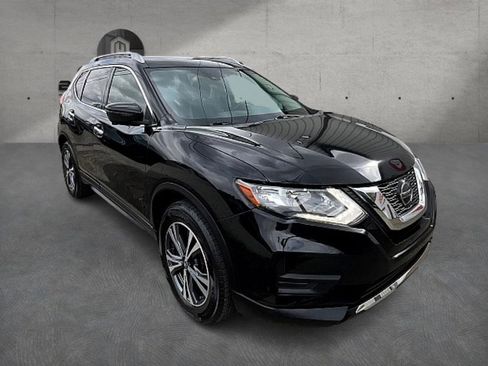Used 2019 Nissan Rogue SV w/ Sun & Sound Touring Package image 4