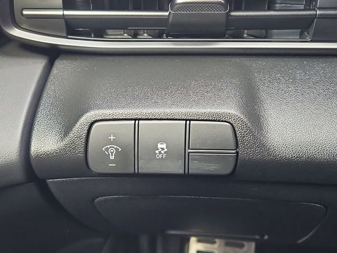 Certified 2025 Hyundai Elantra Sport image 29