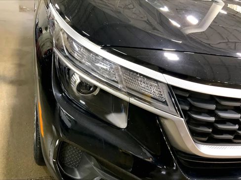 Used 2023 Kia Seltos LX image 28