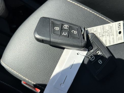 Used 2023 Volkswagen Tiguan SE R-Line image 34