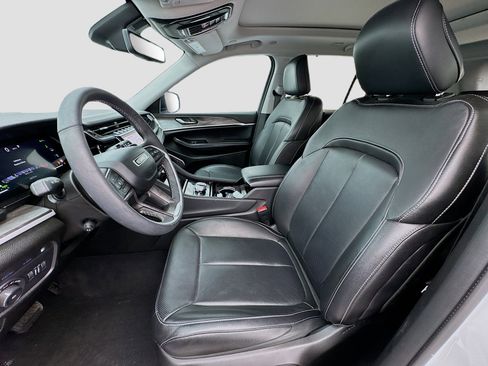 Used 2023 Jeep Grand Cherokee 4WD 4xe w/ Luxury Tech Group II image 13