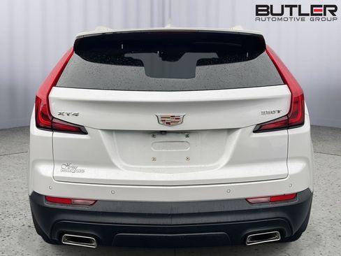Used 2023 Cadillac XT4 Luxury w/ Cold Weather Package FWD image 3