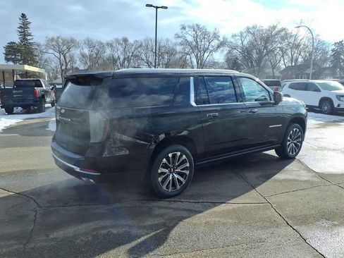 New 2026 Chevrolet Suburban High Country image 3