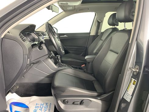 Used 2018 Volkswagen Tiguan SE w/ Panoramic Sunroof Package FWD image 15