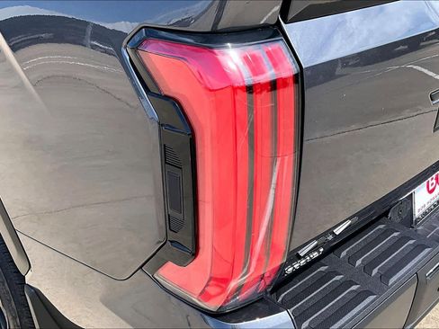 New 2026 Toyota Tundra Limited AWD/4WD image 14