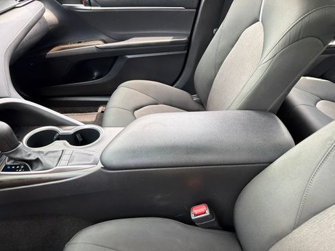Used 2022 Toyota Camry LE w/ Convenience Package FWD image 13